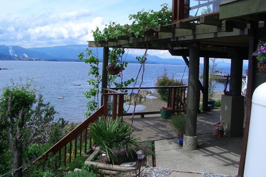 Hotel Beachfront At Vesuvius Ganges Exterior foto
